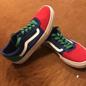 Yacht club size 5 vans